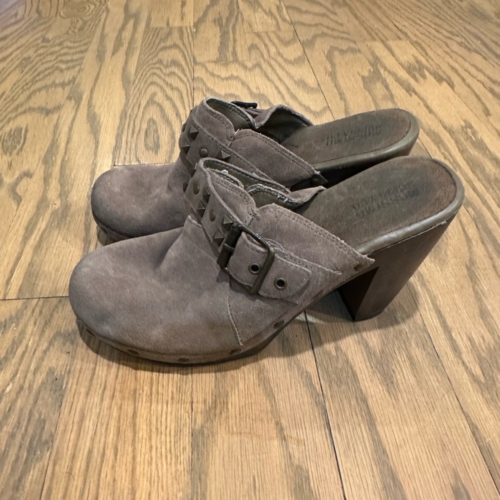 Mossimo leather clogs sz 8